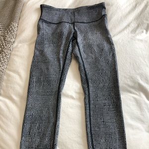 Full length black and white Lululemon leggings